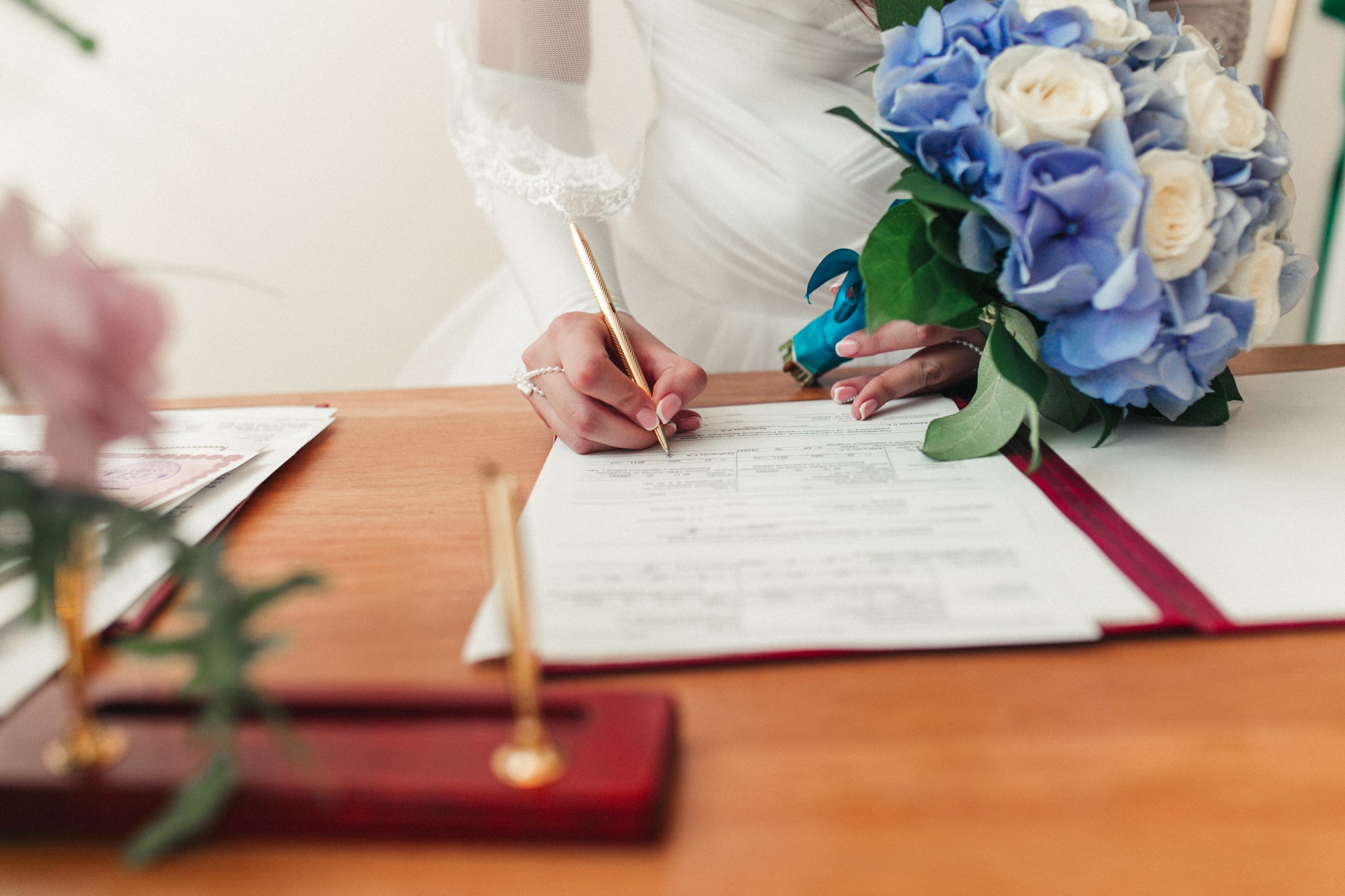官宣不用結婚證也可以領取生育津貼，為什麽突然門檻降低？